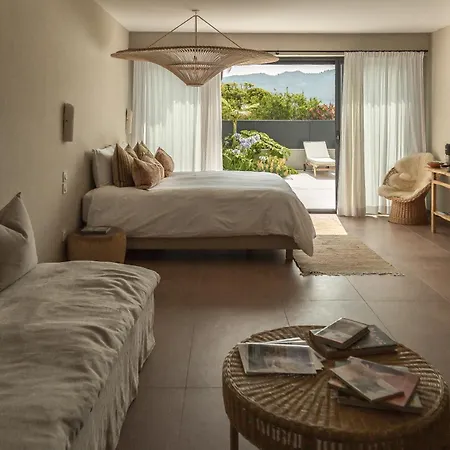 23 Guest house *