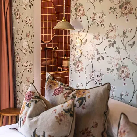 23 Guest house