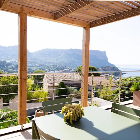 23 * Cassis